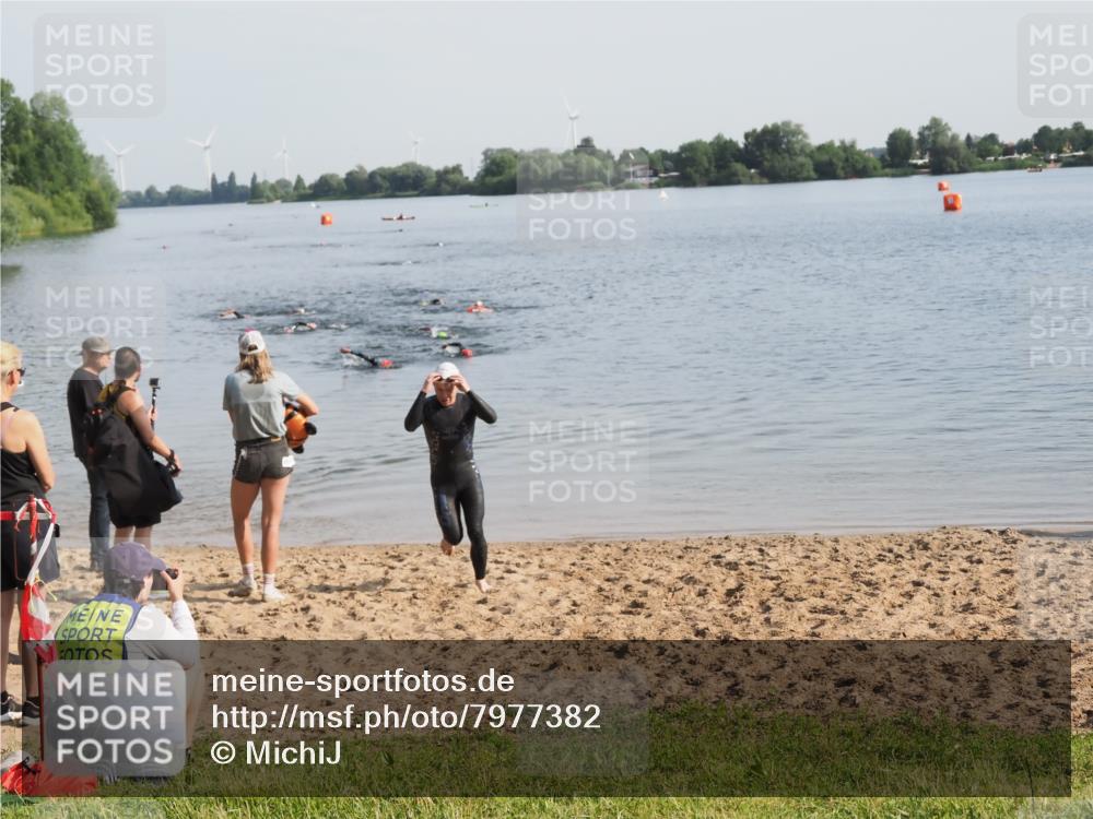 21.06.2025 - 27. Vierlanden-Triathlon MichiJ http://msf.ph/oto/7977382 15.06.2026 08:45:11 Schwimmen 127 meine-sportfotos.de