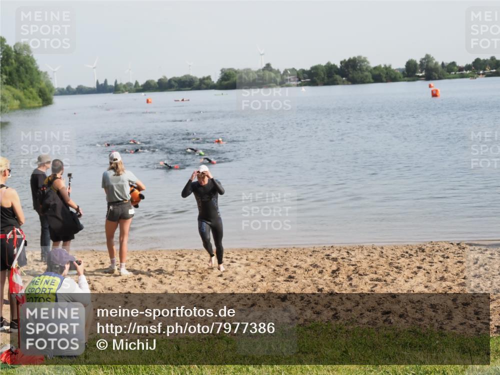 21.06.2025 - 27. Vierlanden-Triathlon MichiJ http://msf.ph/oto/7977386 15.06.2026 08:45:11 Schwimmen 127 meine-sportfotos.de