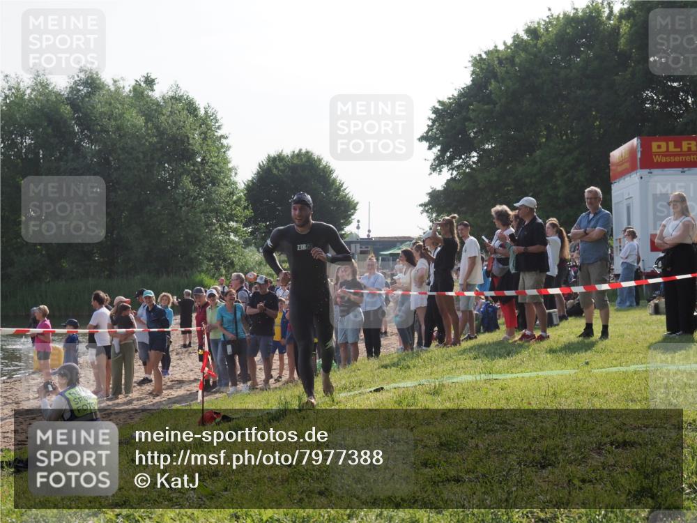 15.06.2025 - 27. Vierlanden-Triathlon KatJ http://msf.ph/oto/7977388 15.06.2025 08:36:25 Schwimmen 29 meine-sportfotos.de
