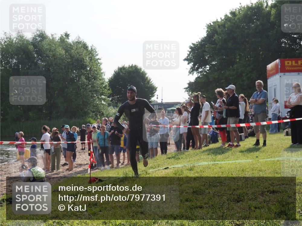 15.06.2025 - 27. Vierlanden-Triathlon KatJ http://msf.ph/oto/7977391 15.06.2025 08:36:25 Schwimmen 29 meine-sportfotos.de
