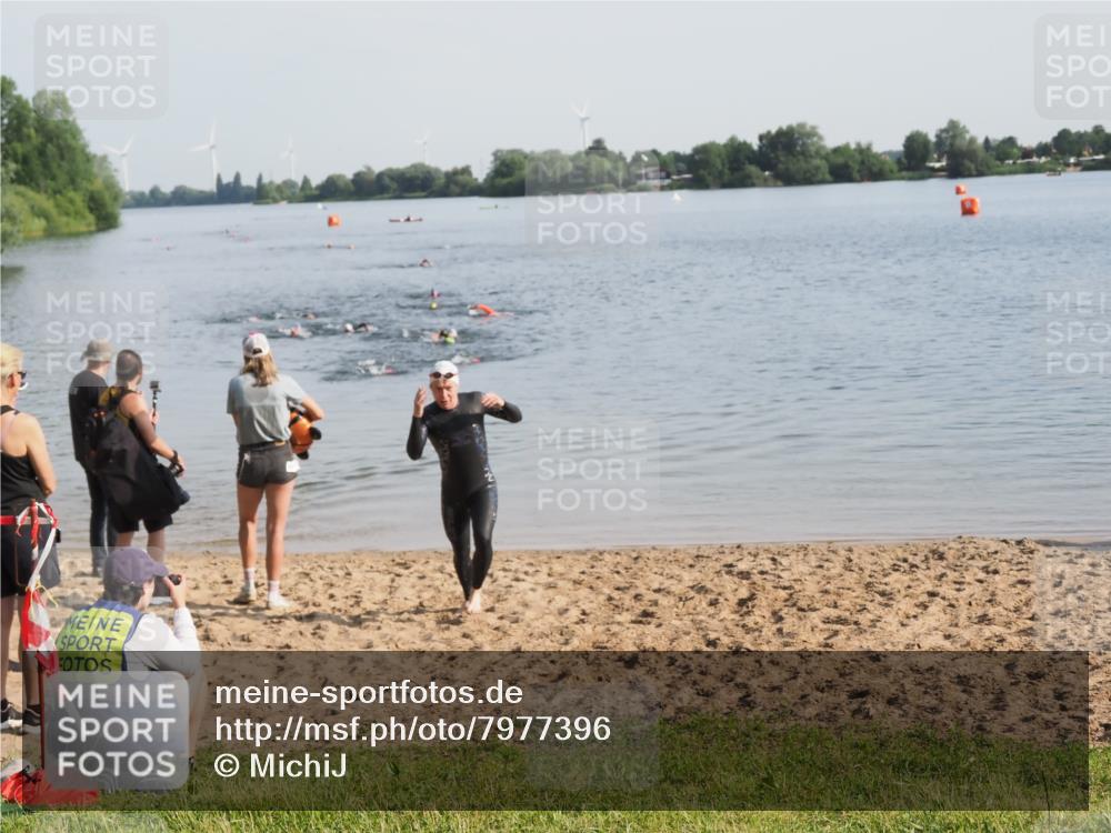 21.06.2025 - 27. Vierlanden-Triathlon MichiJ http://msf.ph/oto/7977396 15.06.2026 08:45:12 Schwimmen 127 meine-sportfotos.de