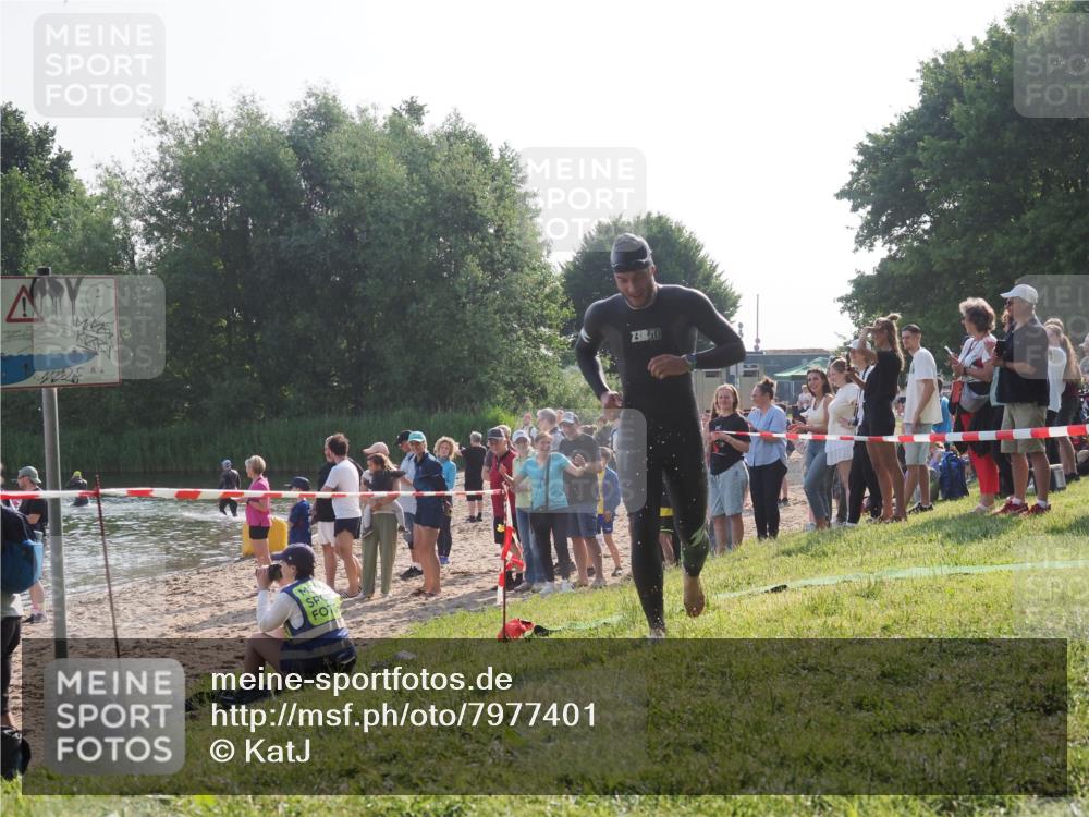 15.06.2025 - 27. Vierlanden-Triathlon KatJ http://msf.ph/oto/7977401 15.06.2025 08:36:26 Schwimmen 29 meine-sportfotos.de