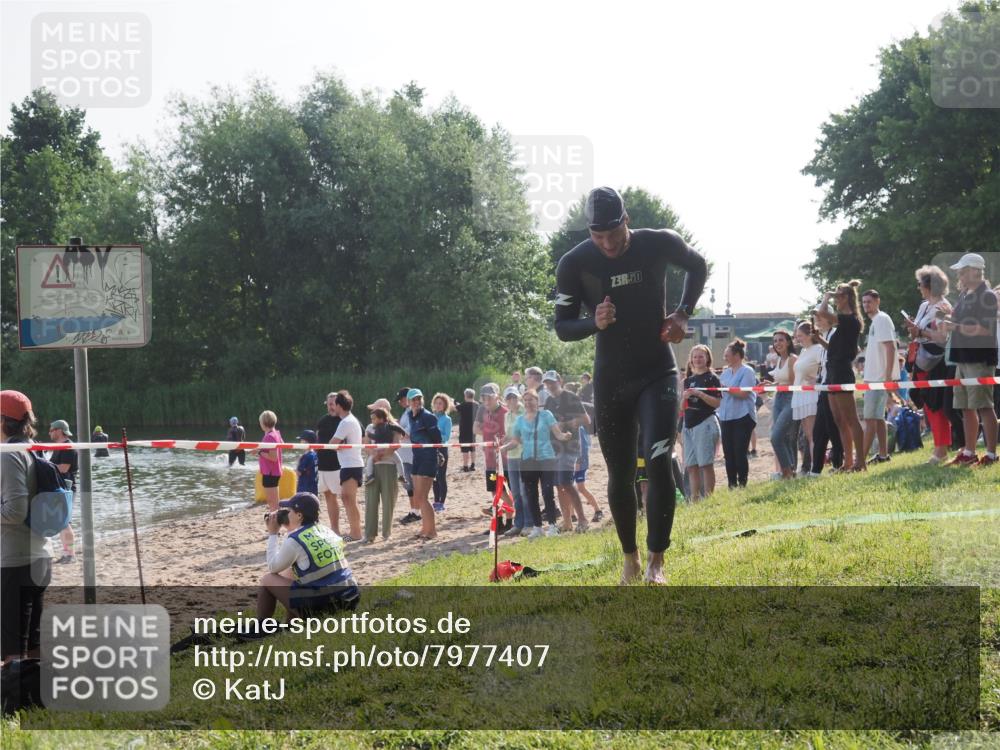 15.06.2025 - 27. Vierlanden-Triathlon KatJ http://msf.ph/oto/7977407 15.06.2025 08:36:26 Schwimmen 29 meine-sportfotos.de