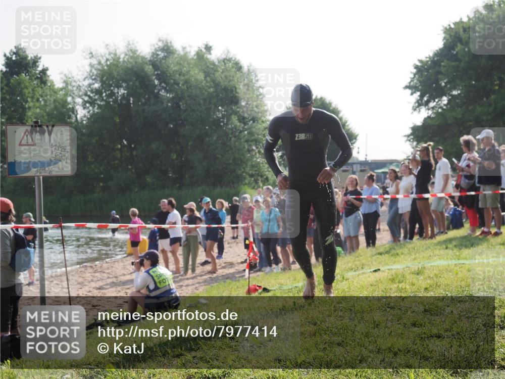15.06.2025 - 27. Vierlanden-Triathlon KatJ http://msf.ph/oto/7977414 15.06.2025 08:36:27 Schwimmen 29 meine-sportfotos.de