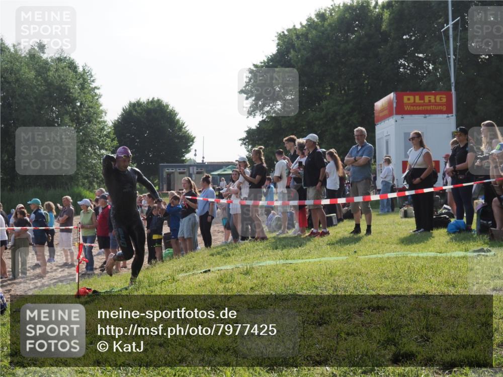 15.06.2025 - 27. Vierlanden-Triathlon KatJ http://msf.ph/oto/7977425 15.06.2025 08:36:42 Schwimmen 83 meine-sportfotos.de