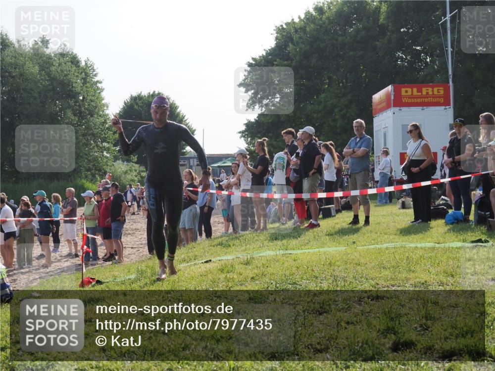 15.06.2025 - 27. Vierlanden-Triathlon KatJ http://msf.ph/oto/7977435 15.06.2025 08:36:43 Schwimmen 83 meine-sportfotos.de