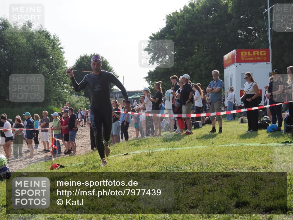 15.06.2025 - 27. Vierlanden-Triathlon KatJ http://msf.ph/oto/7977439 15.06.2025 08:36:43 Schwimmen 83 meine-sportfotos.de
