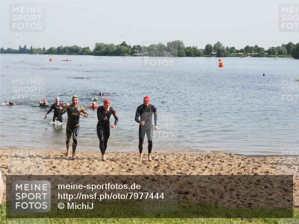 21.06.2025 - 27. Vierlanden-Triathlon MichiJ http://msf.ph/oto/7977444 15.06.2026 08:45:36 Schwimmen 104, 116, 145 meine-sportfotos.de