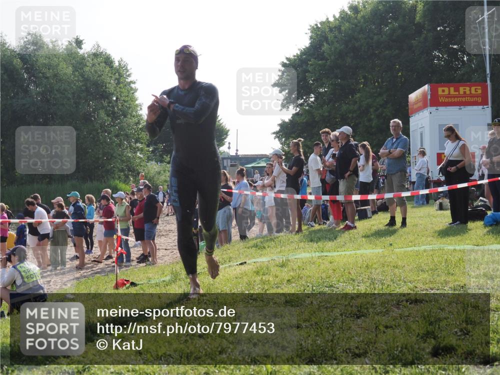 15.06.2025 - 27. Vierlanden-Triathlon KatJ http://msf.ph/oto/7977453 15.06.2025 08:36:44 Schwimmen 83 meine-sportfotos.de