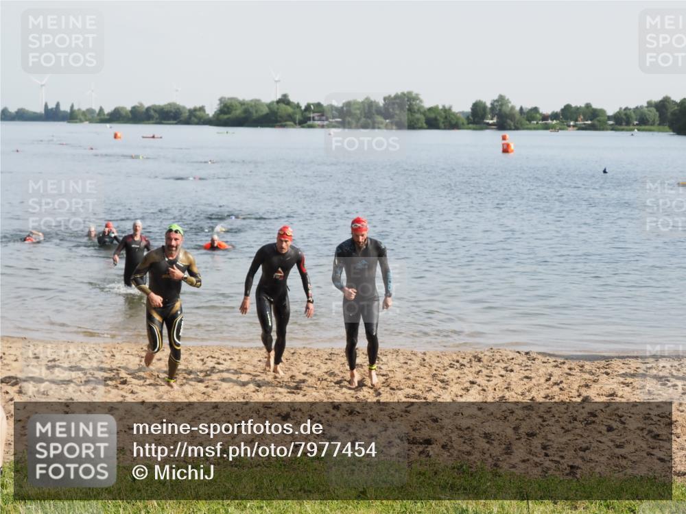 21.06.2025 - 27. Vierlanden-Triathlon MichiJ http://msf.ph/oto/7977454 15.06.2026 08:45:37 Schwimmen 104, 116, 125, 145 meine-sportfotos.de