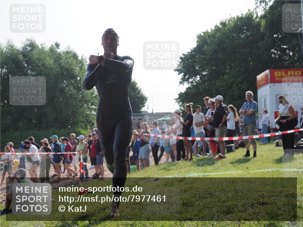 15.06.2025 - 27. Vierlanden-Triathlon KatJ http://msf.ph/oto/7977461 15.06.2025 08:36:44 Schwimmen 83 meine-sportfotos.de