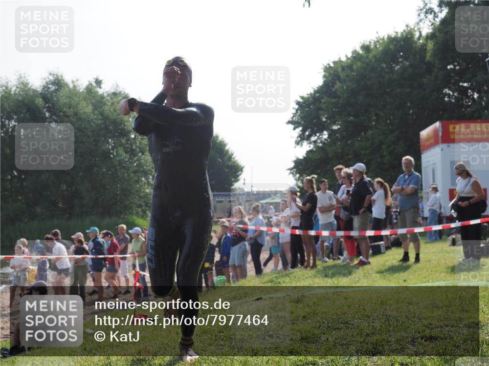 15.06.2025 - 27. Vierlanden-Triathlon KatJ http://msf.ph/oto/7977464 15.06.2025 08:36:44 Schwimmen 83 meine-sportfotos.de