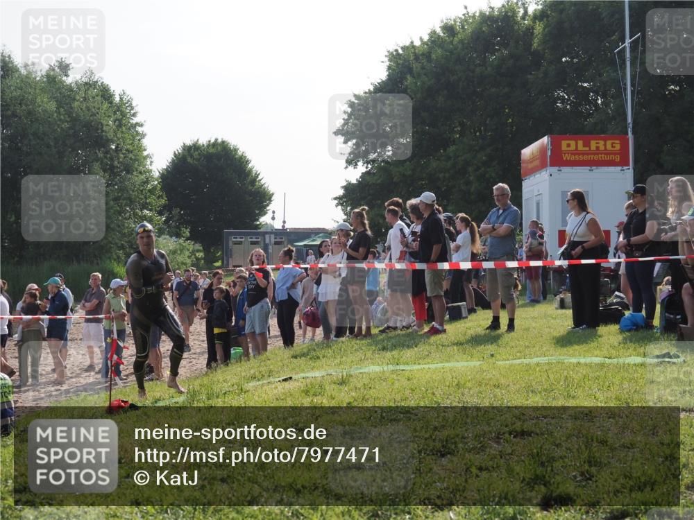 15.06.2025 - 27. Vierlanden-Triathlon KatJ http://msf.ph/oto/7977471 15.06.2025 08:36:51 Schwimmen 39, 83 meine-sportfotos.de