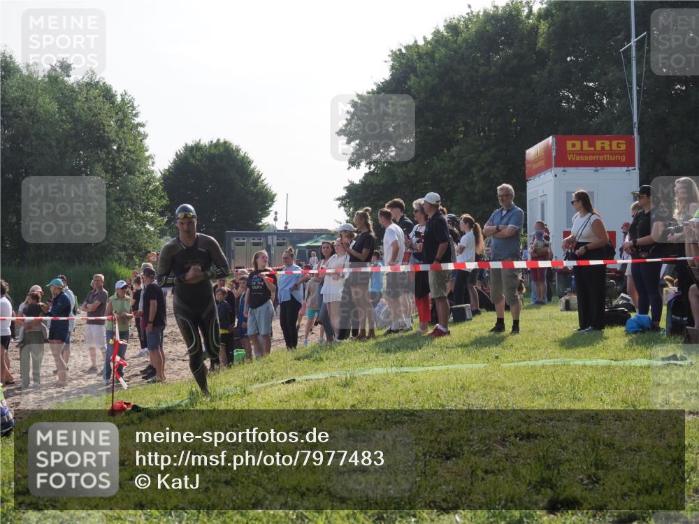 15.06.2025 - 27. Vierlanden-Triathlon KatJ http://msf.ph/oto/7977483 15.06.2025 08:36:52 Schwimmen 39, 83 meine-sportfotos.de