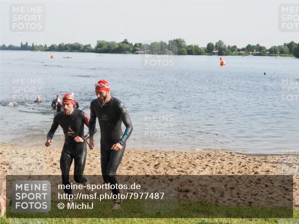 21.06.2025 - 27. Vierlanden-Triathlon MichiJ http://msf.ph/oto/7977487 15.06.2026 08:45:39 Schwimmen 104, 116, 125, 145 meine-sportfotos.de
