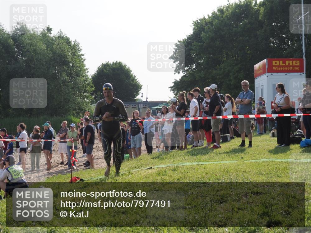15.06.2025 - 27. Vierlanden-Triathlon KatJ http://msf.ph/oto/7977491 15.06.2025 08:36:52 Schwimmen 39, 83 meine-sportfotos.de