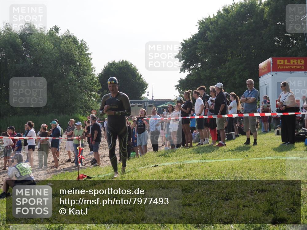 15.06.2025 - 27. Vierlanden-Triathlon KatJ http://msf.ph/oto/7977493 15.06.2025 08:36:52 Schwimmen 39, 83 meine-sportfotos.de