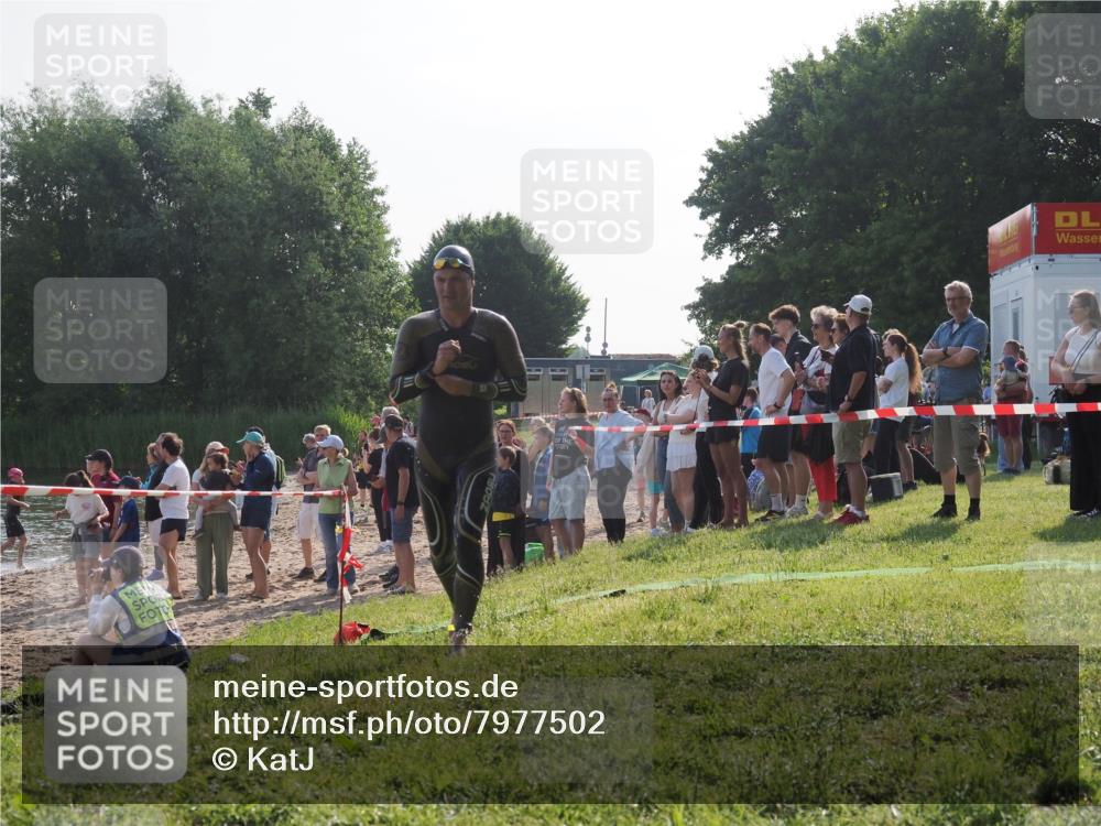 15.06.2025 - 27. Vierlanden-Triathlon KatJ http://msf.ph/oto/7977502 15.06.2025 08:36:53 Schwimmen 39 meine-sportfotos.de