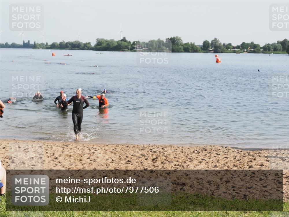 21.06.2025 - 27. Vierlanden-Triathlon MichiJ http://msf.ph/oto/7977506 15.06.2026 08:45:41 Schwimmen 104, 116, 125, 145 meine-sportfotos.de