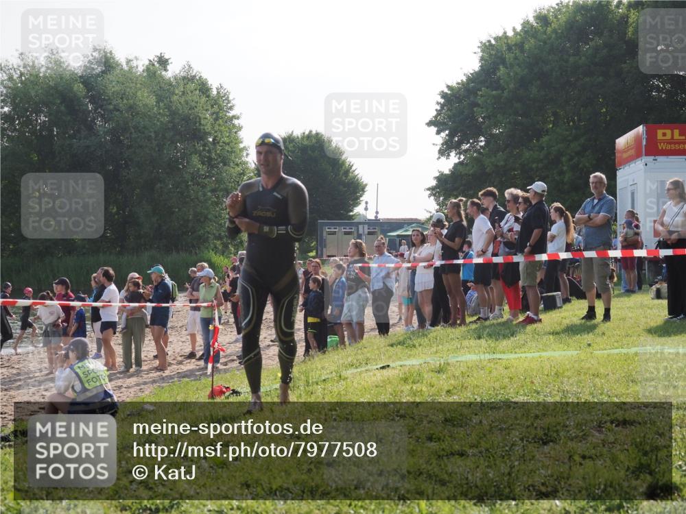 15.06.2025 - 27. Vierlanden-Triathlon KatJ http://msf.ph/oto/7977508 15.06.2025 08:36:53 Schwimmen 39 meine-sportfotos.de