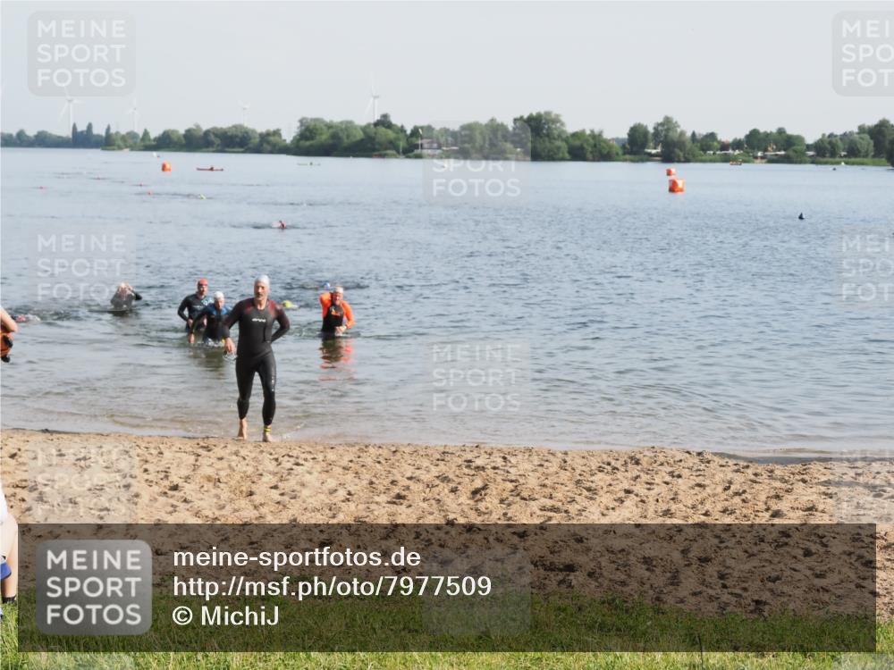 21.06.2025 - 27. Vierlanden-Triathlon MichiJ http://msf.ph/oto/7977509 15.06.2026 08:45:41 Schwimmen 104, 116, 125, 145 meine-sportfotos.de