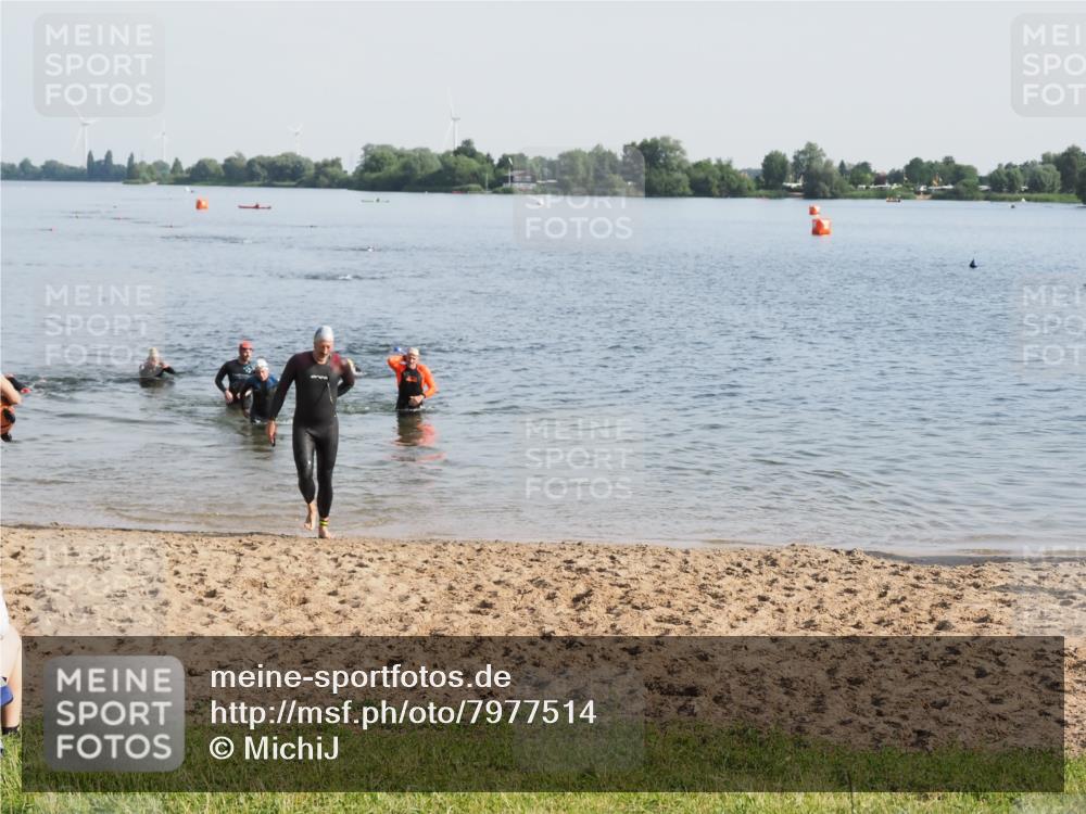 21.06.2025 - 27. Vierlanden-Triathlon MichiJ http://msf.ph/oto/7977514 15.06.2026 08:45:42 Schwimmen 104, 116, 125, 145 meine-sportfotos.de