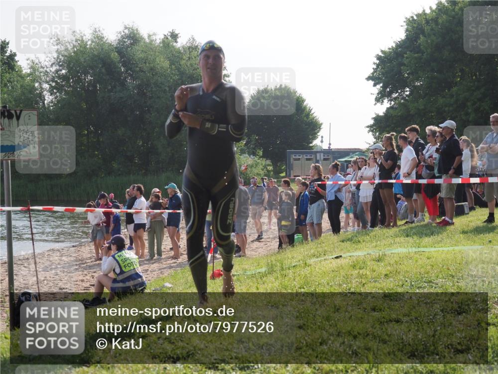 15.06.2025 - 27. Vierlanden-Triathlon KatJ http://msf.ph/oto/7977526 15.06.2025 08:36:54 Schwimmen 39 meine-sportfotos.de