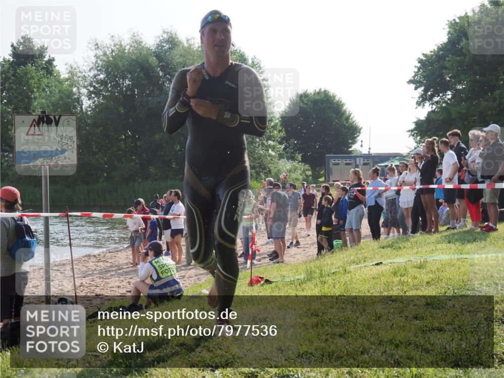 15.06.2025 - 27. Vierlanden-Triathlon KatJ http://msf.ph/oto/7977536 15.06.2025 08:36:54 Schwimmen 39 meine-sportfotos.de