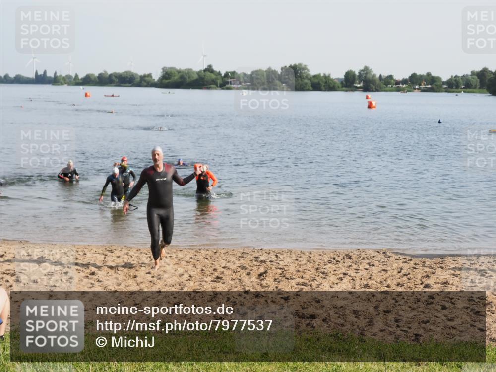 21.06.2025 - 27. Vierlanden-Triathlon MichiJ http://msf.ph/oto/7977537 15.06.2026 08:45:44 Schwimmen 104, 116, 125, 145, 150 meine-sportfotos.de