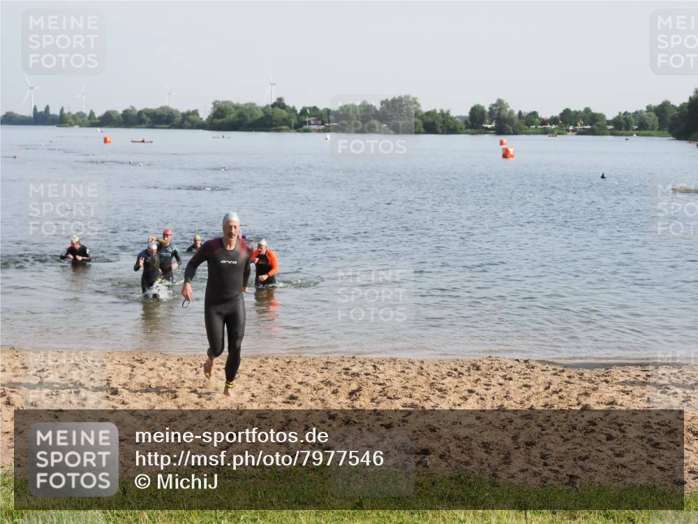 21.06.2025 - 27. Vierlanden-Triathlon MichiJ http://msf.ph/oto/7977546 15.06.2026 08:45:44 Schwimmen 104, 116, 125, 145, 150 meine-sportfotos.de