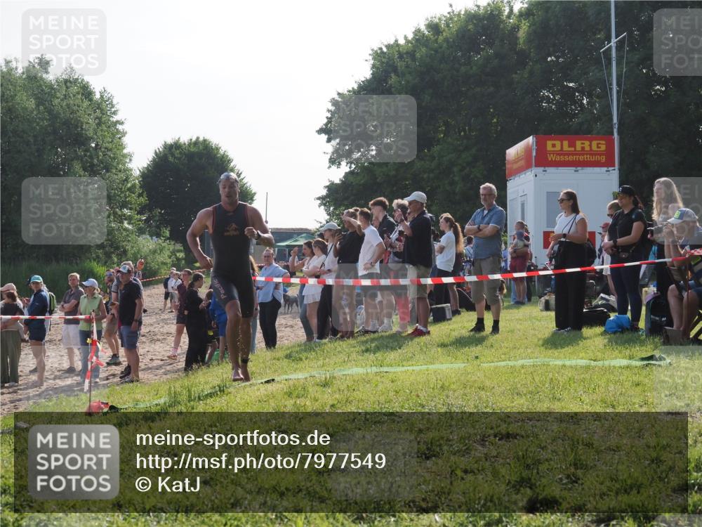 15.06.2025 - 27. Vierlanden-Triathlon KatJ http://msf.ph/oto/7977549 15.06.2025 08:37:01 Schwimmen 39, 69 meine-sportfotos.de