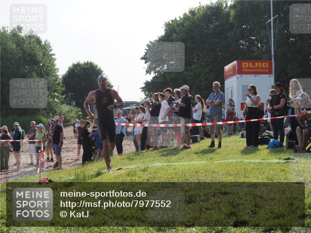 15.06.2025 - 27. Vierlanden-Triathlon KatJ http://msf.ph/oto/7977552 15.06.2025 08:37:01 Schwimmen 39, 69 meine-sportfotos.de