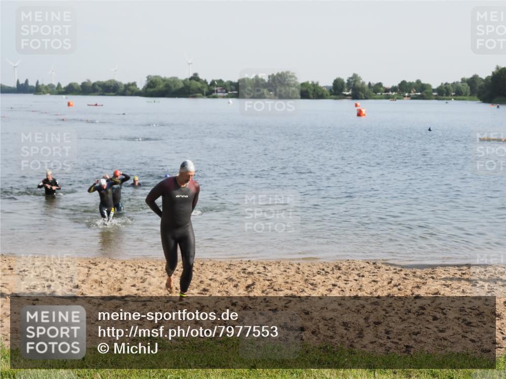 21.06.2025 - 27. Vierlanden-Triathlon MichiJ http://msf.ph/oto/7977553 15.06.2026 08:45:45 Schwimmen 13, 104, 116, 125, 145, 150 meine-sportfotos.de