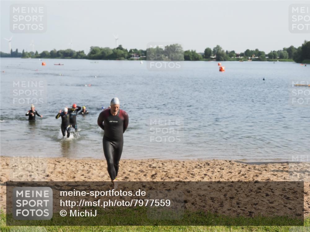 21.06.2025 - 27. Vierlanden-Triathlon MichiJ http://msf.ph/oto/7977559 15.06.2026 08:45:45 Schwimmen 13, 104, 116, 125, 145, 150 meine-sportfotos.de
