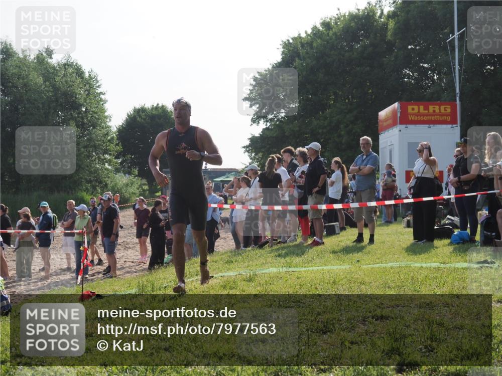 15.06.2025 - 27. Vierlanden-Triathlon KatJ http://msf.ph/oto/7977563 15.06.2025 08:37:02 Schwimmen 39, 69 meine-sportfotos.de