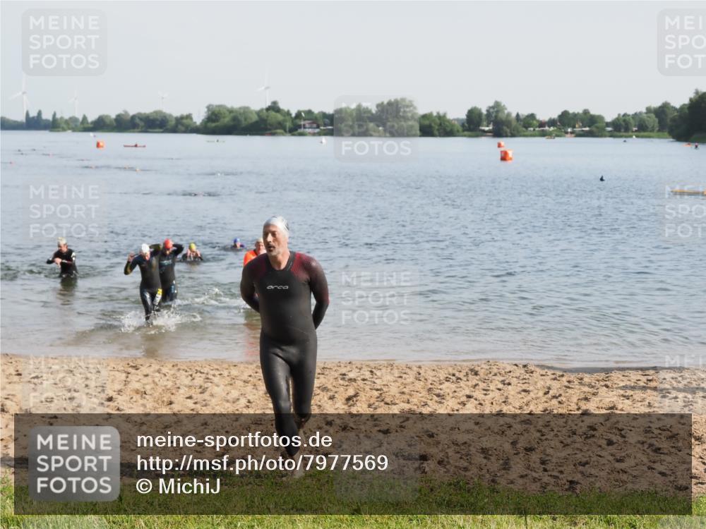21.06.2025 - 27. Vierlanden-Triathlon MichiJ http://msf.ph/oto/7977569 15.06.2026 08:45:46 Schwimmen 13, 104, 106, 116, 125, 150 meine-sportfotos.de