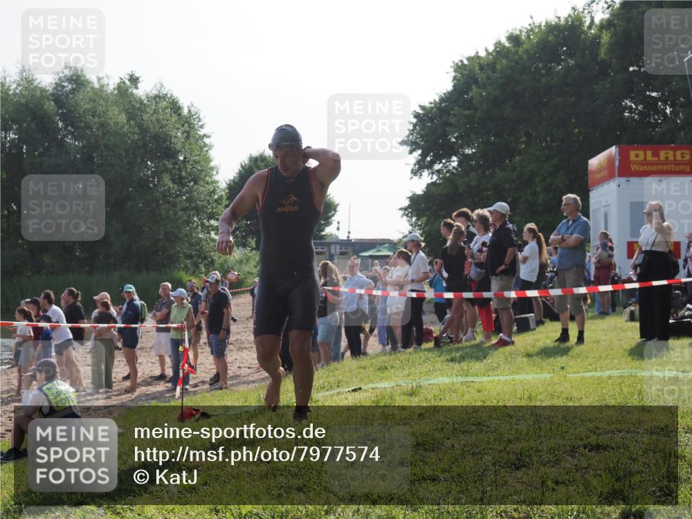 15.06.2025 - 27. Vierlanden-Triathlon KatJ http://msf.ph/oto/7977574 15.06.2025 08:37:02 Schwimmen 39, 69 meine-sportfotos.de