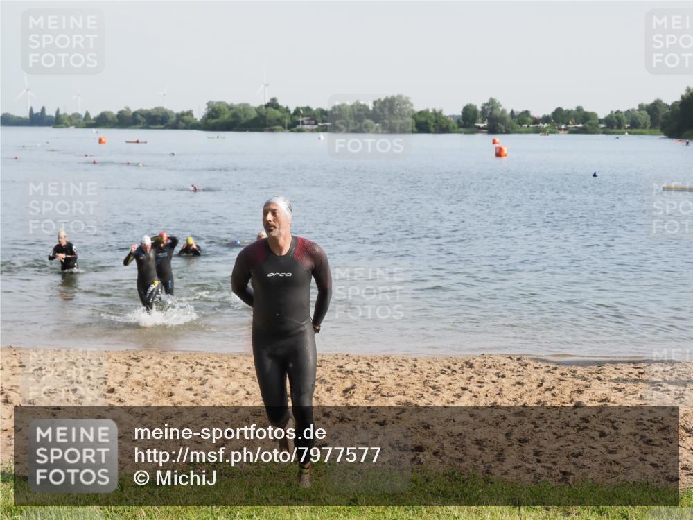 21.06.2025 - 27. Vierlanden-Triathlon MichiJ http://msf.ph/oto/7977577 15.06.2026 08:45:46 Schwimmen 13, 104, 106, 116, 125, 150 meine-sportfotos.de
