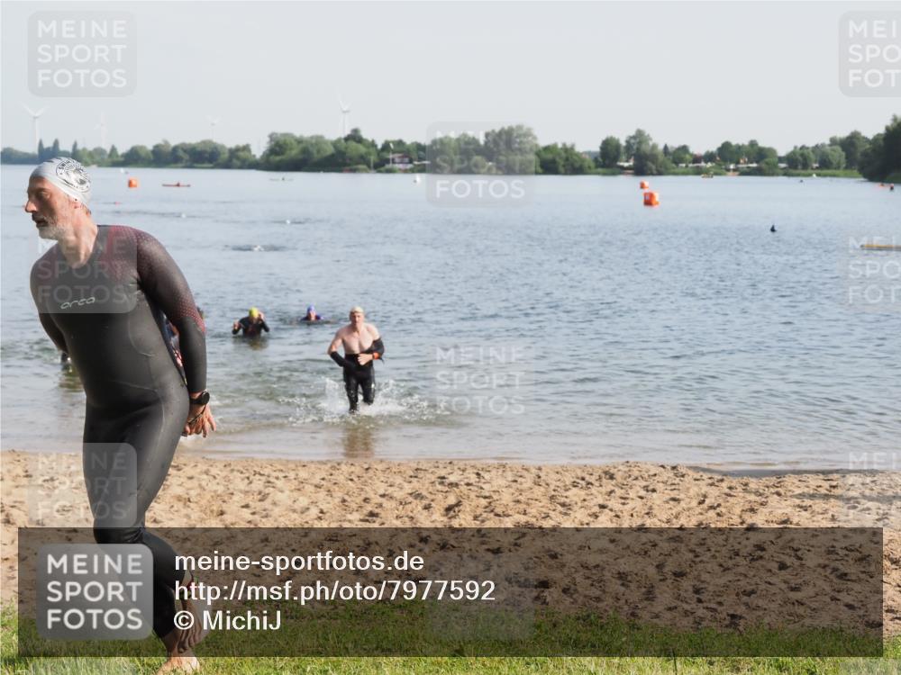 21.06.2025 - 27. Vierlanden-Triathlon MichiJ http://msf.ph/oto/7977592 15.06.2026 08:45:47 Schwimmen 13, 104, 106, 116, 125, 150 meine-sportfotos.de
