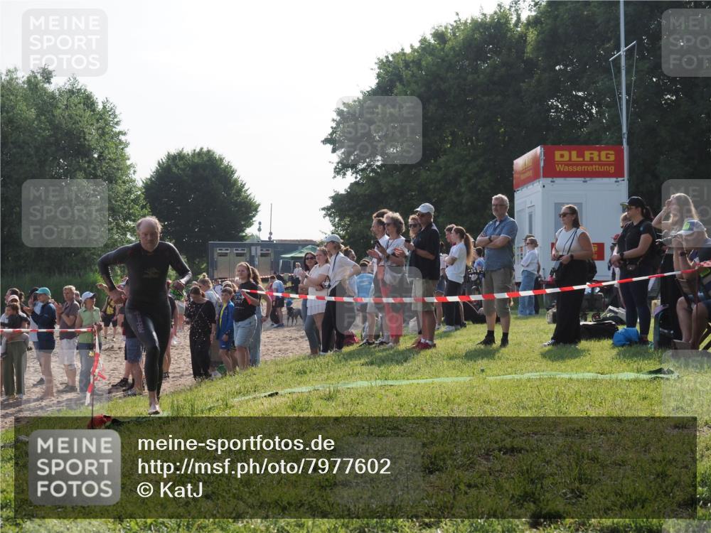 15.06.2025 - 27. Vierlanden-Triathlon KatJ http://msf.ph/oto/7977602 15.06.2025 08:37:17 Schwimmen 187 meine-sportfotos.de