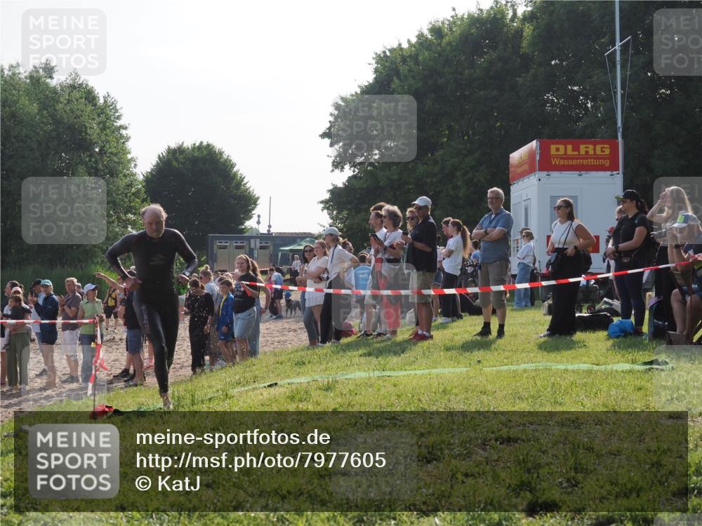15.06.2025 - 27. Vierlanden-Triathlon KatJ http://msf.ph/oto/7977605 15.06.2025 08:37:17 Schwimmen 187 meine-sportfotos.de