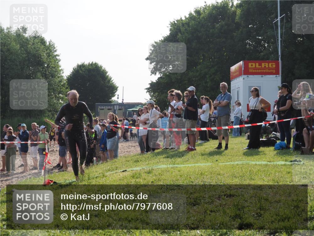 15.06.2025 - 27. Vierlanden-Triathlon KatJ http://msf.ph/oto/7977608 15.06.2025 08:37:17 Schwimmen 187 meine-sportfotos.de