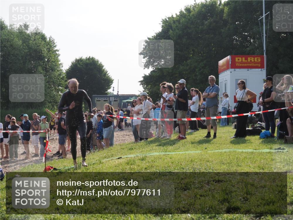 15.06.2025 - 27. Vierlanden-Triathlon KatJ http://msf.ph/oto/7977611 15.06.2025 08:37:18 Schwimmen 187 meine-sportfotos.de