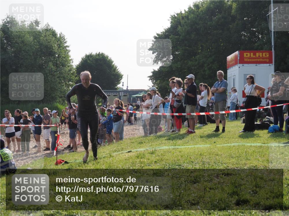 15.06.2025 - 27. Vierlanden-Triathlon KatJ http://msf.ph/oto/7977616 15.06.2025 08:37:18 Schwimmen 187 meine-sportfotos.de