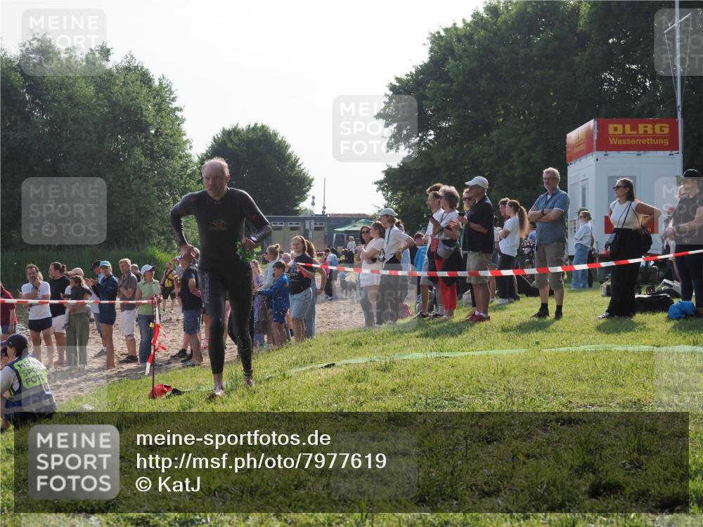 15.06.2025 - 27. Vierlanden-Triathlon KatJ http://msf.ph/oto/7977619 15.06.2025 08:37:18 Schwimmen 187 meine-sportfotos.de