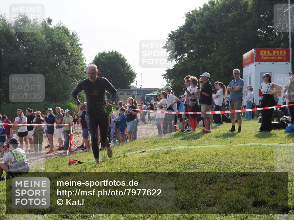 15.06.2025 - 27. Vierlanden-Triathlon KatJ http://msf.ph/oto/7977622 15.06.2025 08:37:18 Schwimmen 187 meine-sportfotos.de