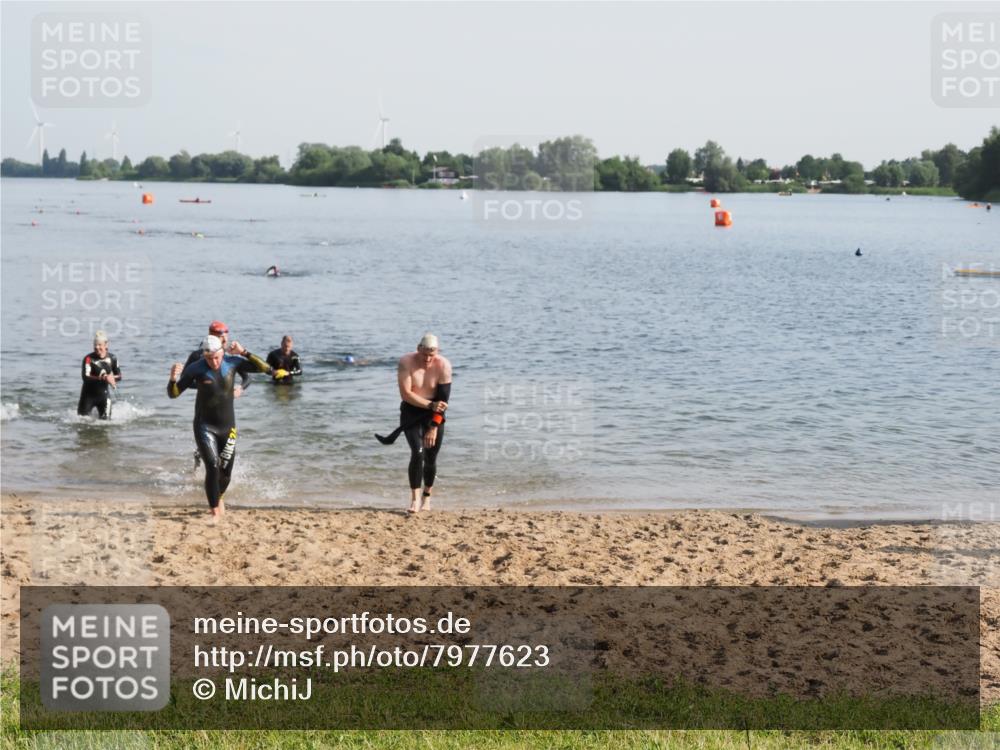 21.06.2025 - 27. Vierlanden-Triathlon MichiJ http://msf.ph/oto/7977623 15.06.2026 08:45:49 Schwimmen 13, 106, 125, 142, 150 meine-sportfotos.de