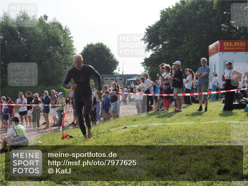 15.06.2025 - 27. Vierlanden-Triathlon KatJ http://msf.ph/oto/7977625 15.06.2025 08:37:18 Schwimmen 187 meine-sportfotos.de