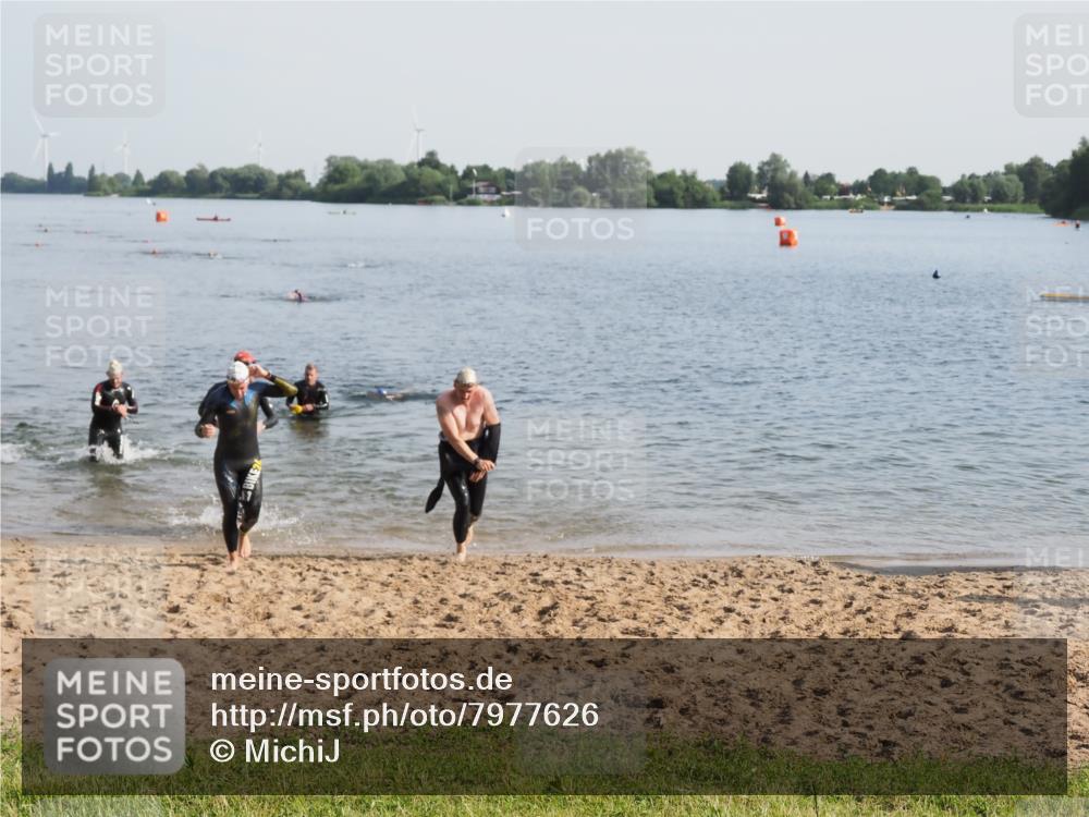 21.06.2025 - 27. Vierlanden-Triathlon MichiJ http://msf.ph/oto/7977626 15.06.2026 08:45:49 Schwimmen 13, 106, 125, 142, 150 meine-sportfotos.de