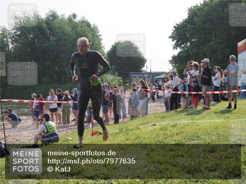 15.06.2025 - 27. Vierlanden-Triathlon KatJ http://msf.ph/oto/7977635 15.06.2025 08:37:19 Schwimmen 187 meine-sportfotos.de